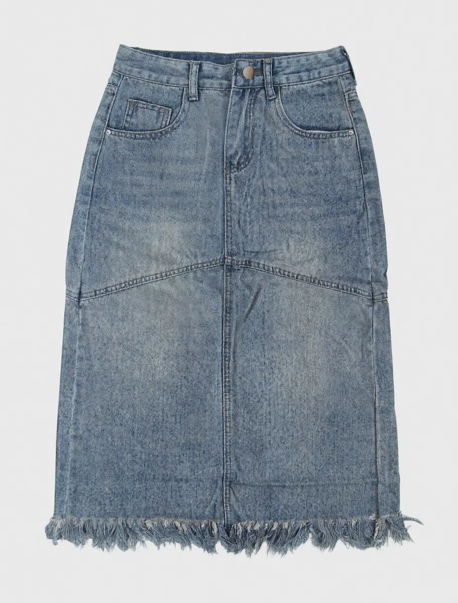 Frayed hem denim midi skirt made of denim fabric, featuring a casual style with frayed hem detail, suitable for daily wear.