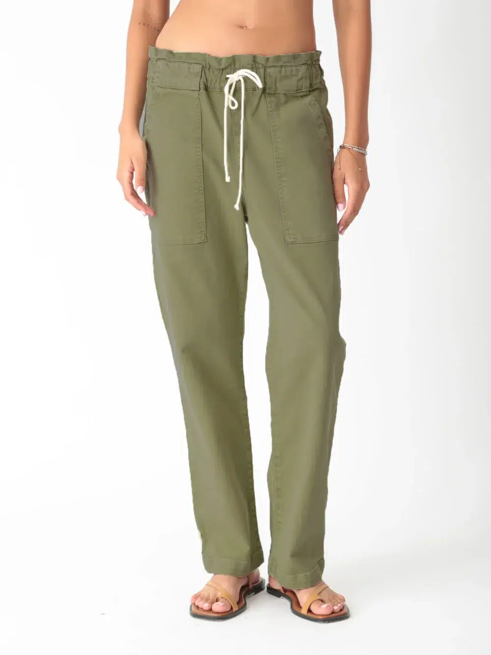 Garment dyed classic casual pants in army green