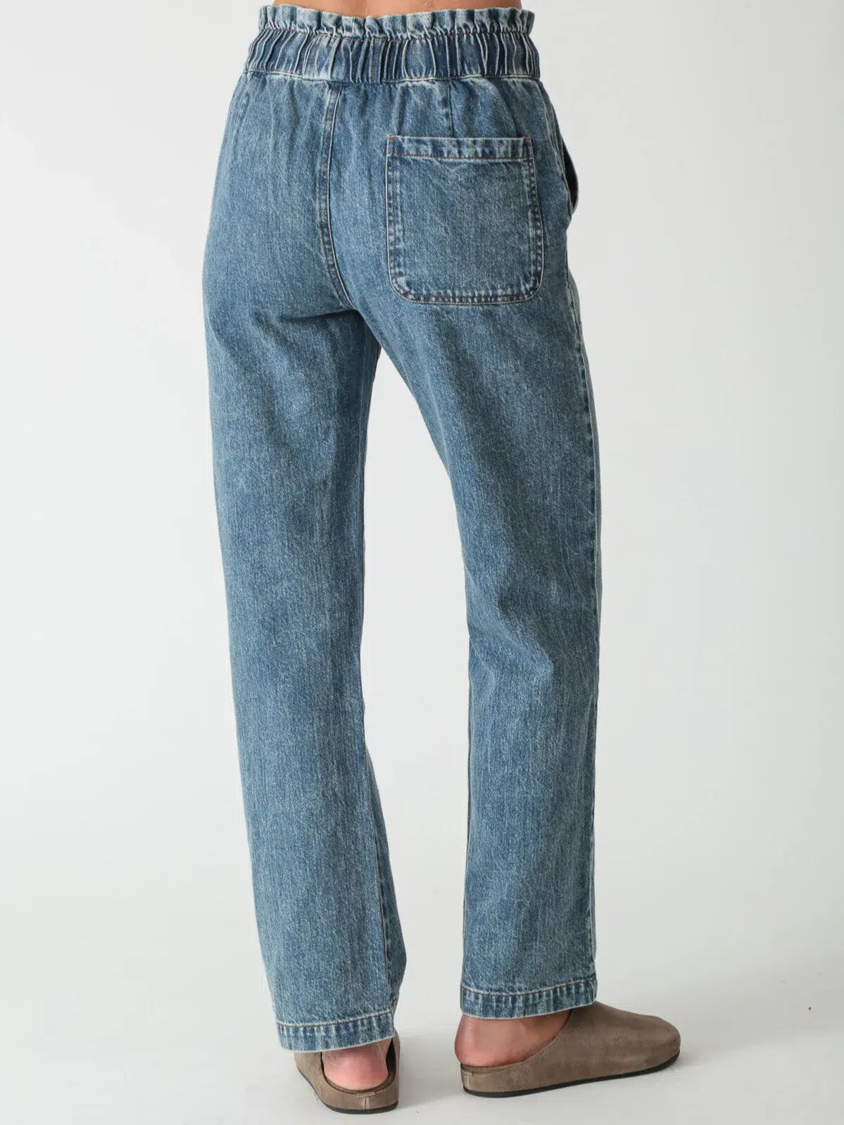 Classic linen - cotton casual denim jeans in blue (back view)
