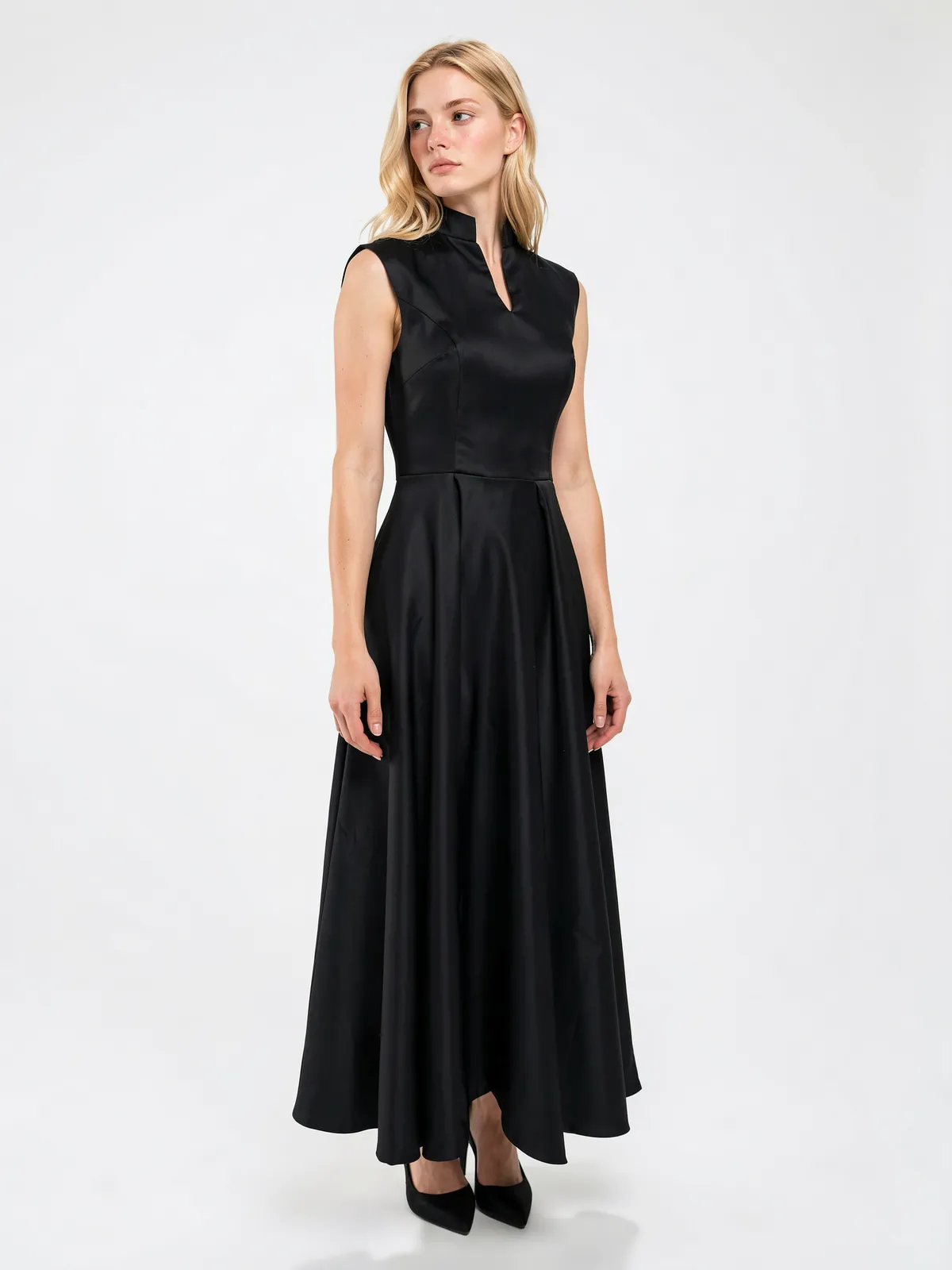 Stand Collar Sleeveless Black A-Line Midi Dress - Model wearing dress (自然微侧)