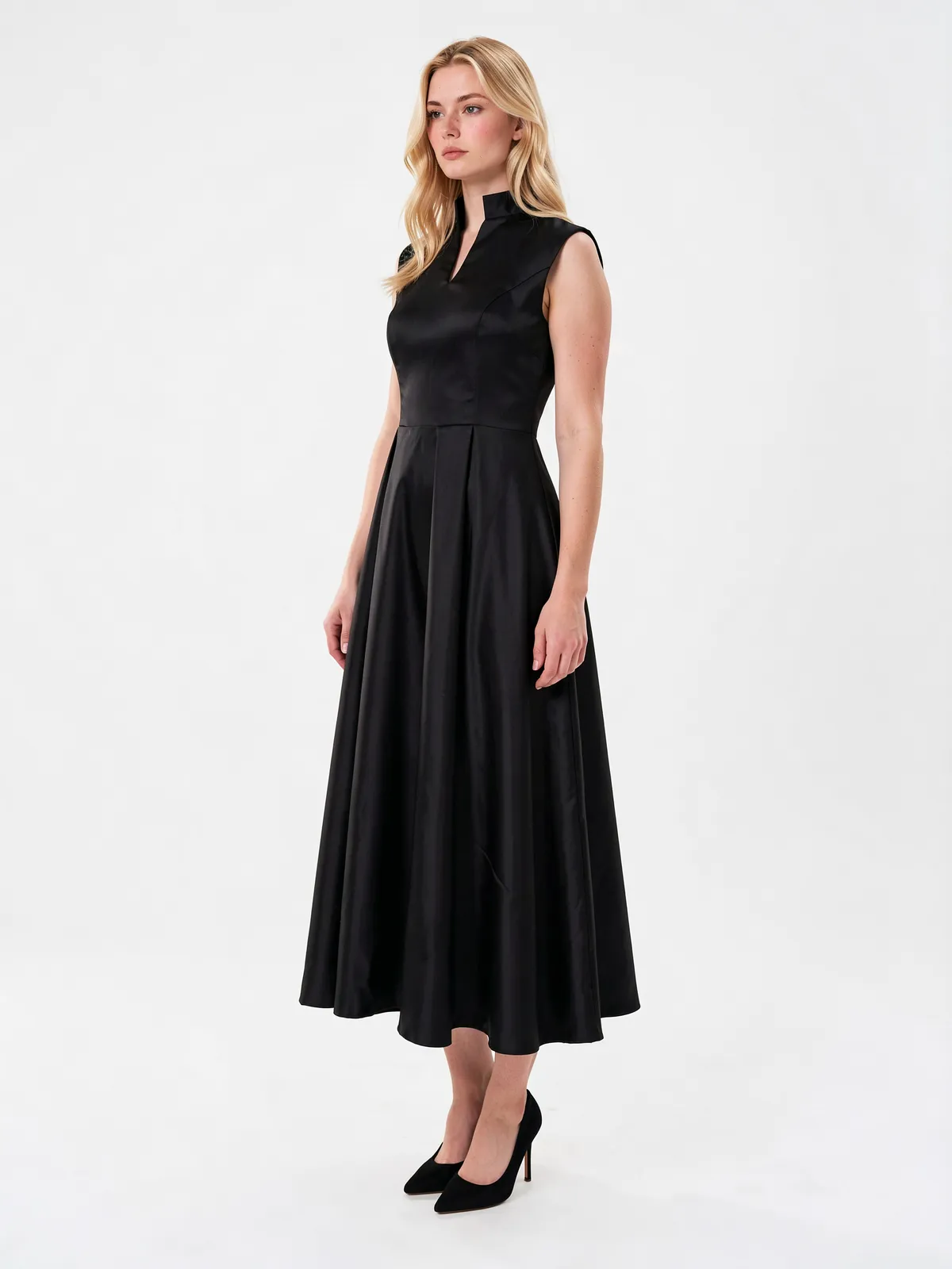 Stand Collar Sleeveless Black A-Line Midi Dress - Model wearing dress (自然微侧)