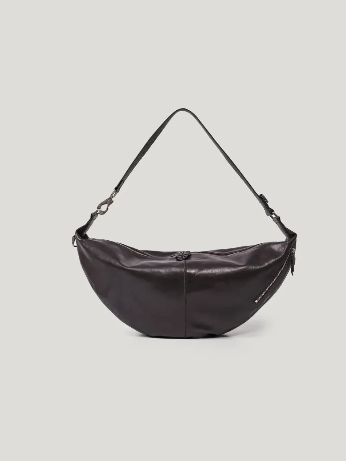 Leather Shoulder Bag hardware detail, professional studio photography, gray background, 3:4 ratio, handmade leather shoulder bag, 3Nice 3NiceClothing