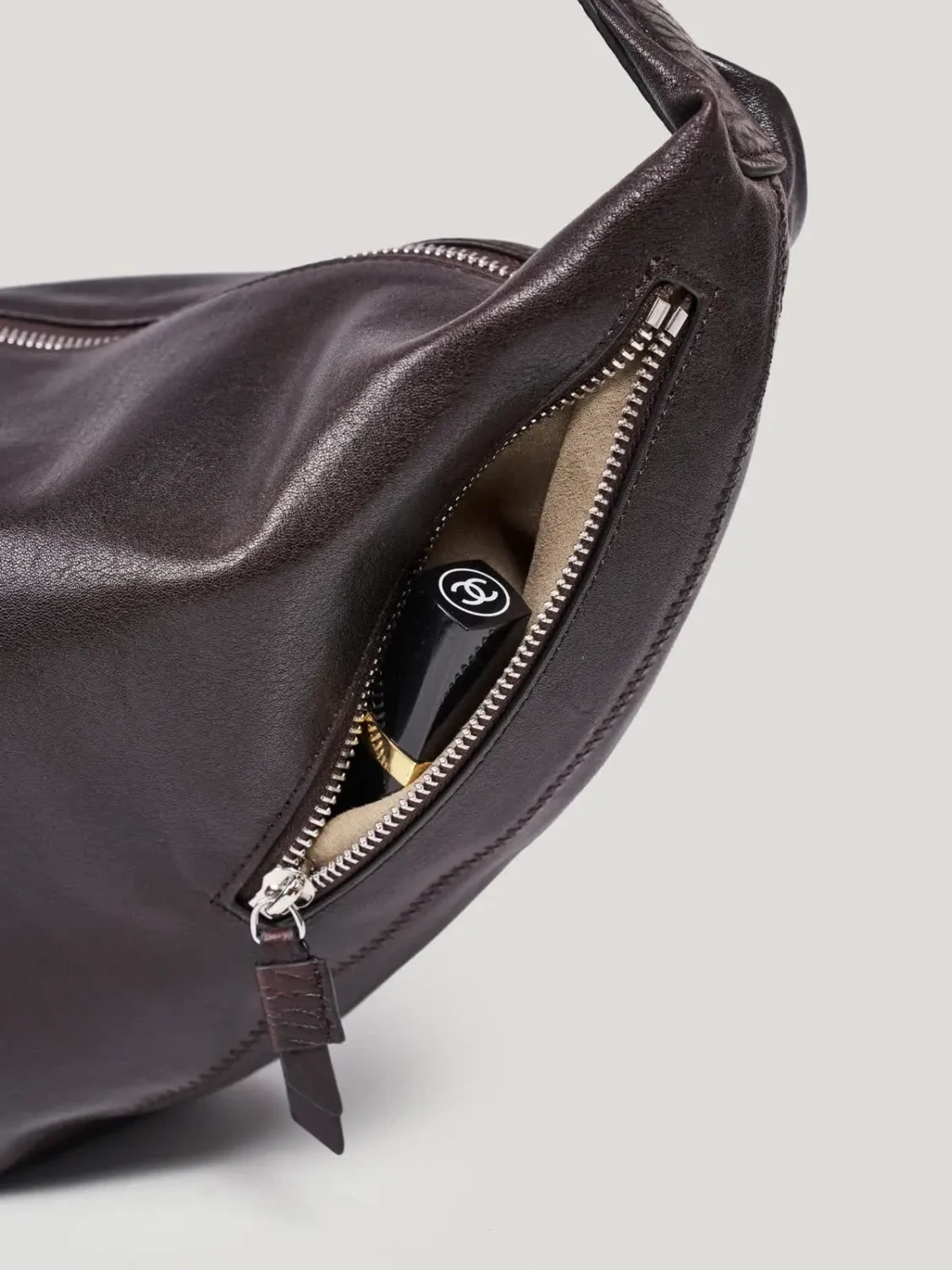 Leather Shoulder Bag detail, professional studio photography, gray background, 3:4 ratio, handmade leather shoulder bag, 3Nice 3NiceClothing