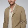 khaki-effortless-utility-blazer-model-display.jpg Model wearing khaki effortless utility blazer